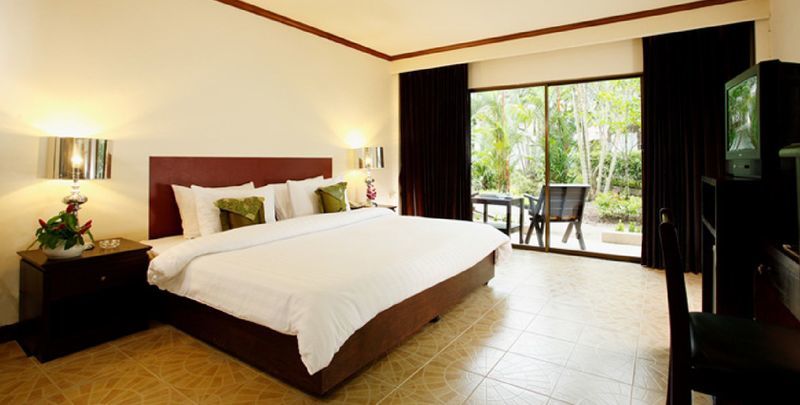 Bamboo Beach Hotel & Spa Patong Экстерьер фото