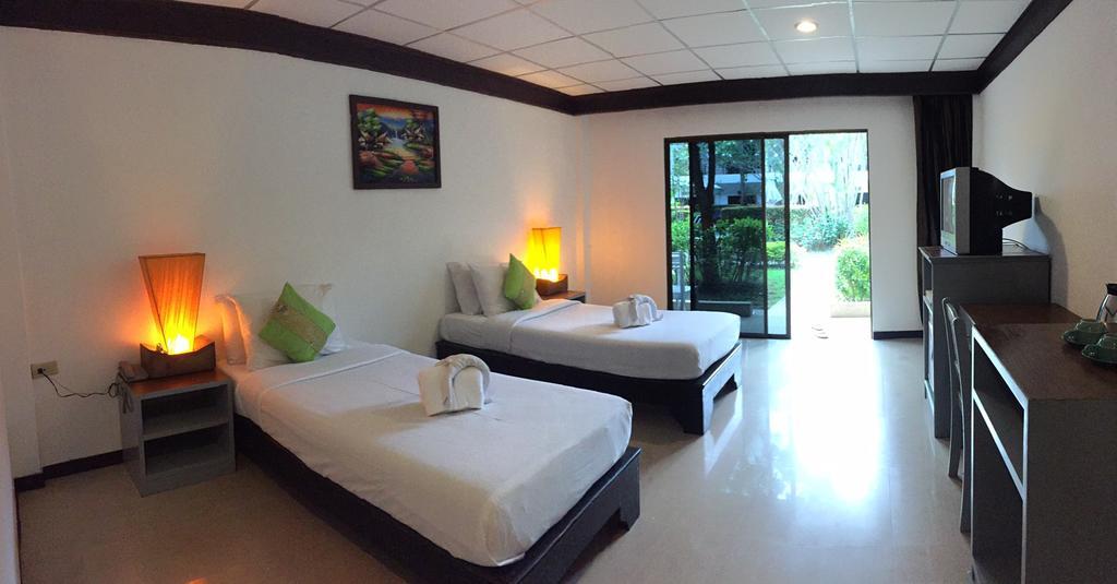 Bamboo Beach Hotel & Spa Patong Экстерьер фото