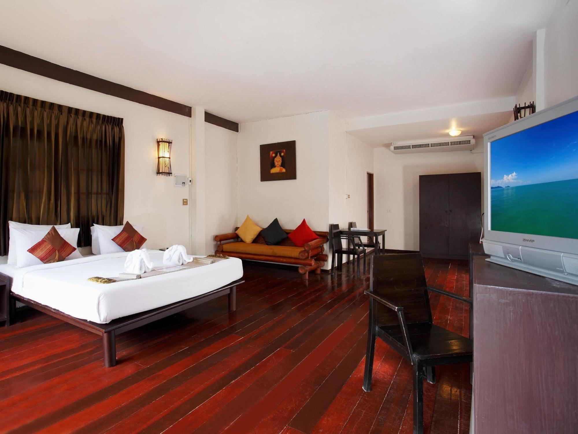 Bamboo Beach Hotel & Spa Patong Экстерьер фото