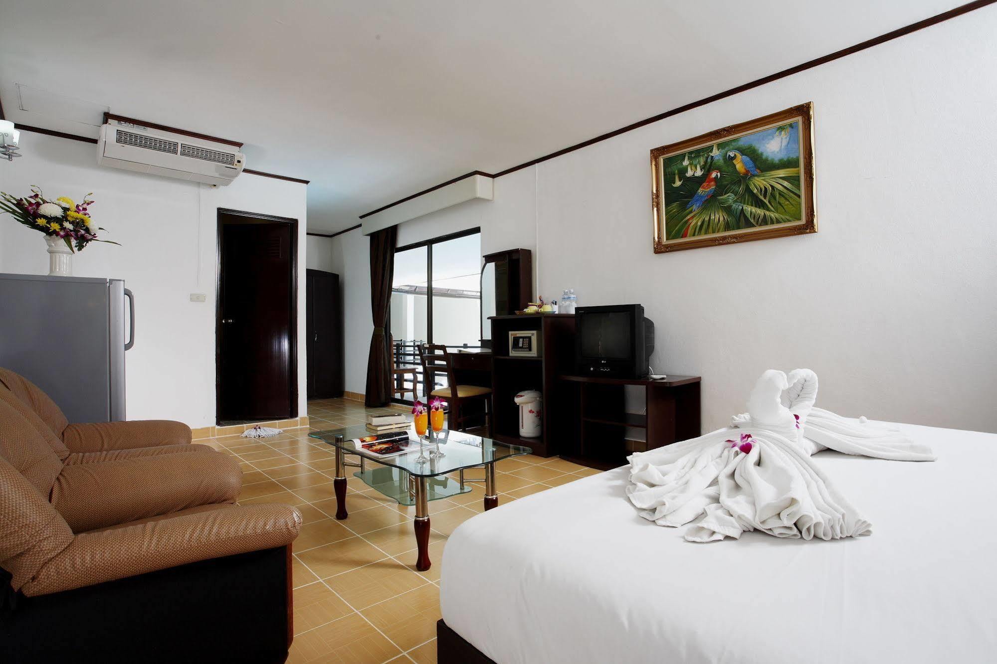 Bamboo Beach Hotel & Spa Patong Экстерьер фото
