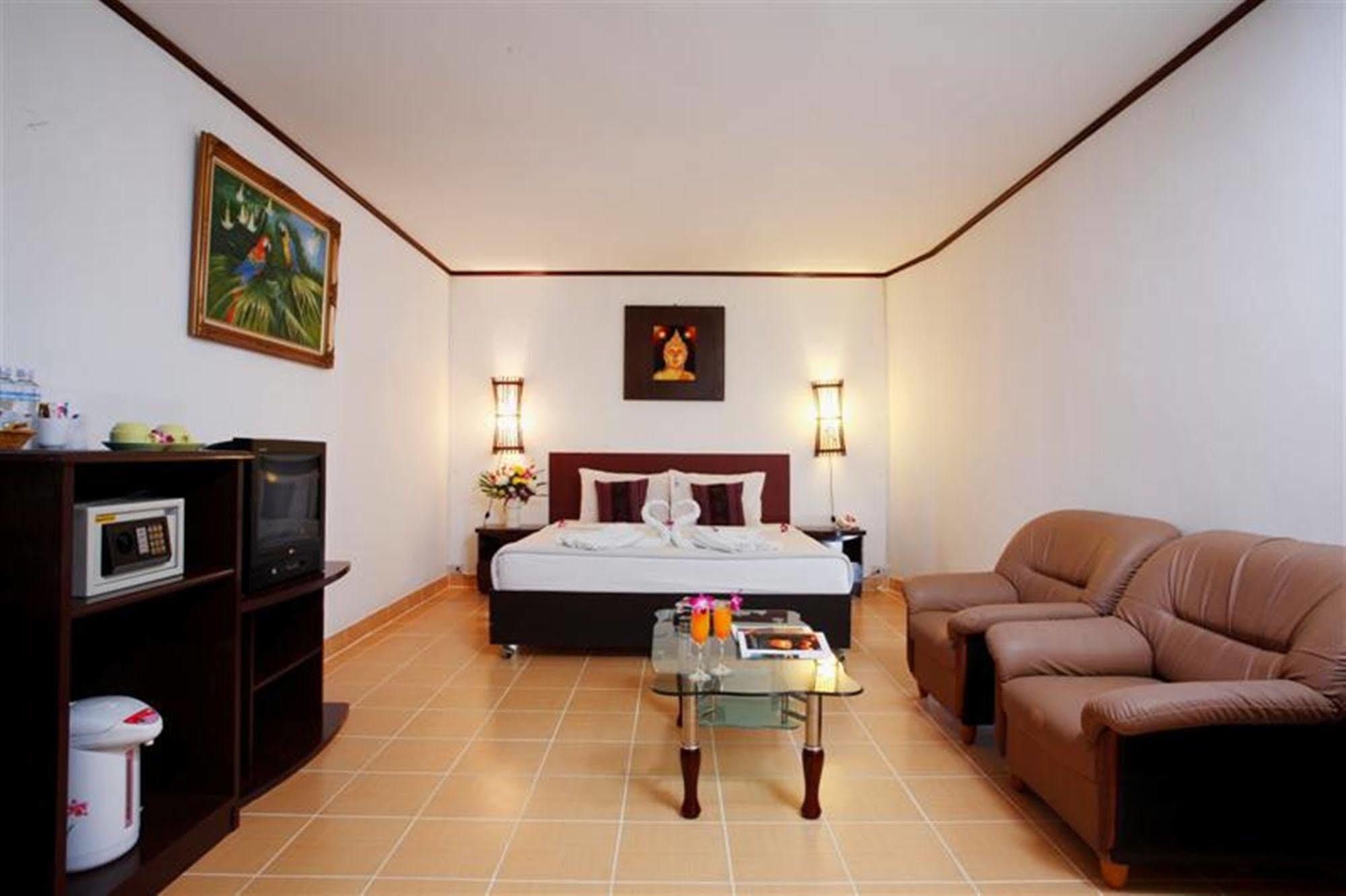 Bamboo Beach Hotel & Spa Patong Экстерьер фото