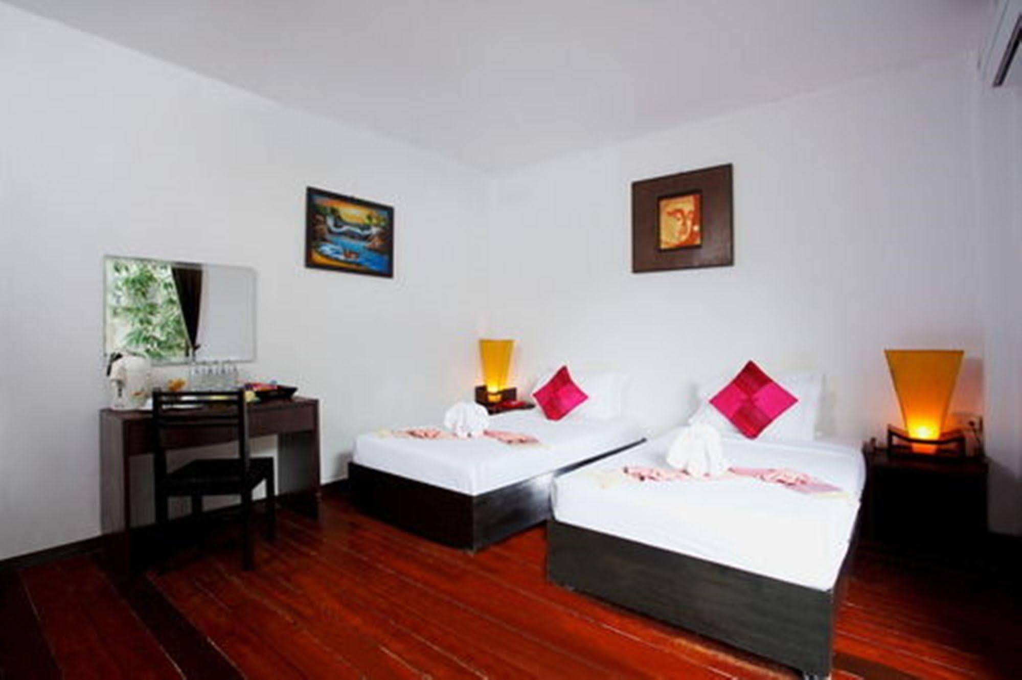 Bamboo Beach Hotel & Spa Patong Экстерьер фото