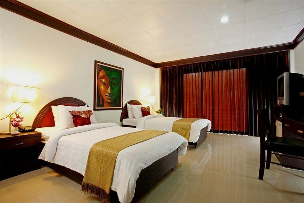 Bamboo Beach Hotel & Spa Patong Экстерьер фото